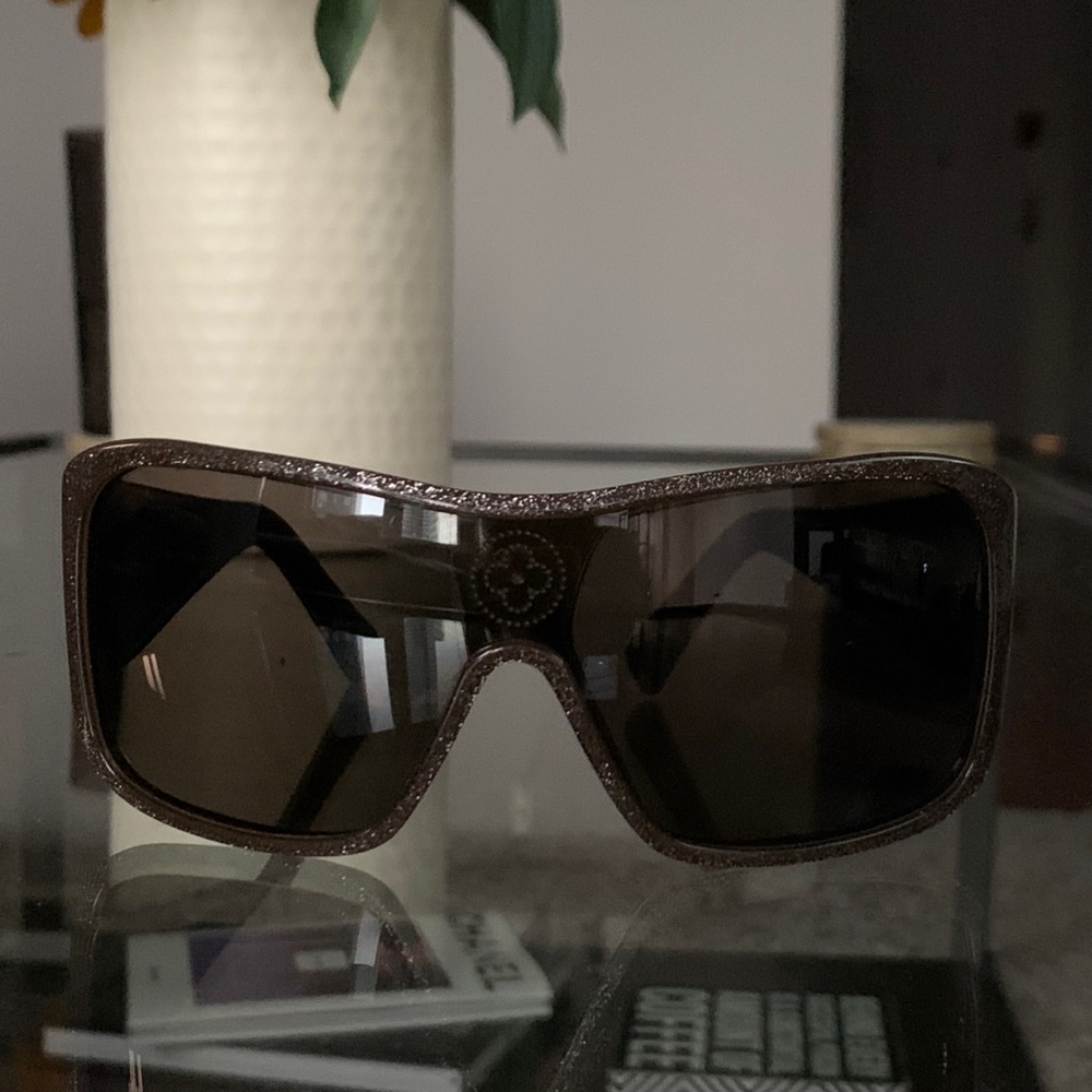 Louis Vuitton 100% Authentic Sunglasses - Picture 7 of 11